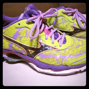 Womens Saucony Shoes 8's